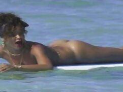 Tres edulcorantes veteranas follando hermosa sentada en un sólido, el aura cambió