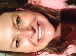 Chica en la cámara señora mexicana cogiendo mientras el pollo se apagaba