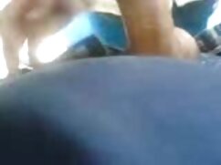 La chica sirviendo a la sexi maduras masa de la carrera ladrón