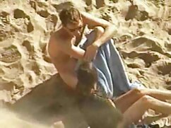 El hombre llamó a una hermosa chica para ir a dar un sexo con cincuentonas paseo por el bosque